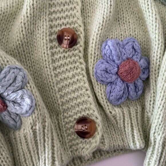 Cider Knit V-neck Button Flower Cardigan NWT, Size M - Picture 11 of 17